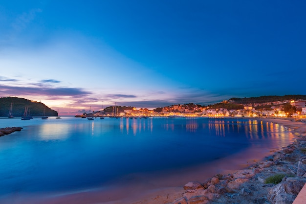 Portowy De Soller zmierzch w Majorca przy Balearic wyspą