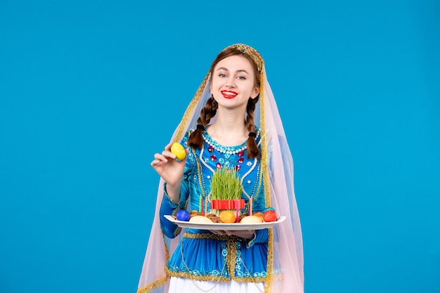 portret azerskiej kobiety w tradycyjnym stroju z xonça