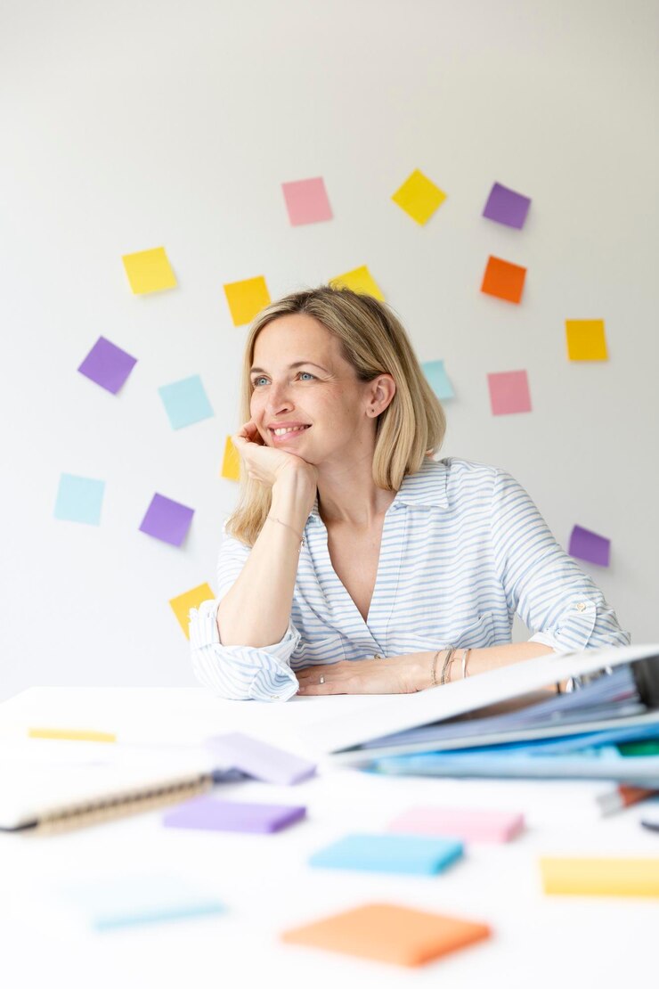 Zdjęcie portret bizneswoman pracującej w biurze