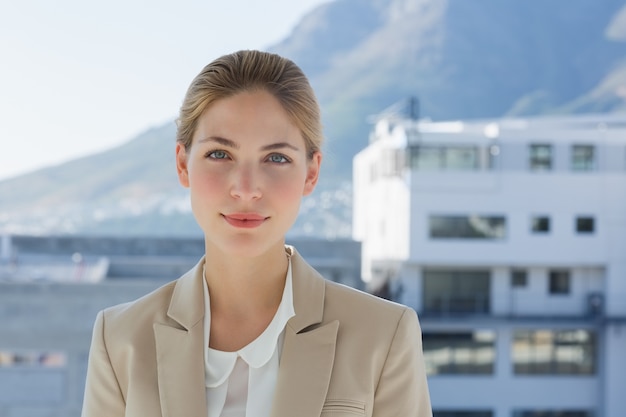 Portret bizneswoman w nowożytnym biurze