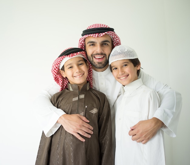 Portret Bliskiego Wschodu mężczyzna z dziećmi