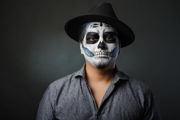 Portret Catrin Typowy meksykański charakter Dzień zmarłych i makijaż na Halloween