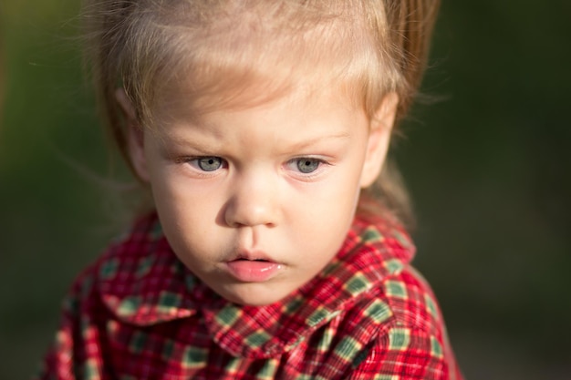 Zdjęcie portret dziecka z widoku z góry