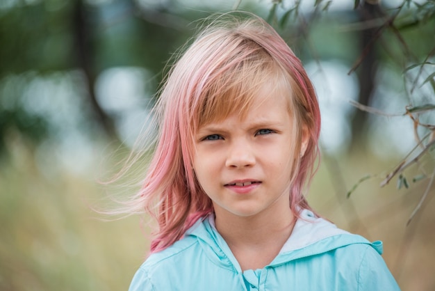 Portret Dziewczynki Z Różowymi Włosami