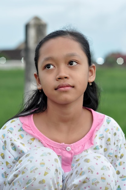 portret dziewczynki z tłem pola ryżowego.