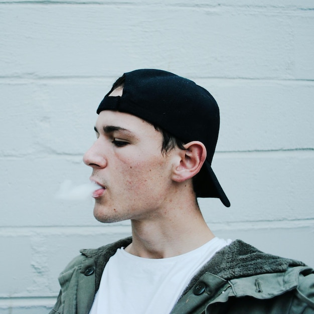 Portret mężczyzny palącego