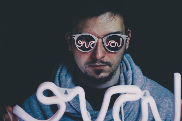 Portret mężczyzny w okularach