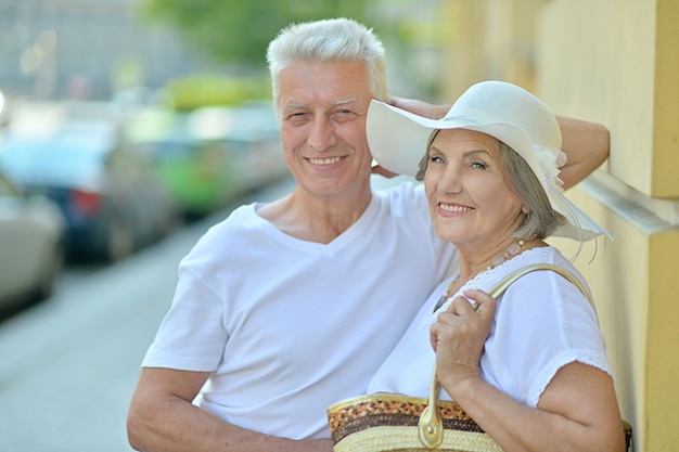 Portret Miłej Starszej Pary W Mieście