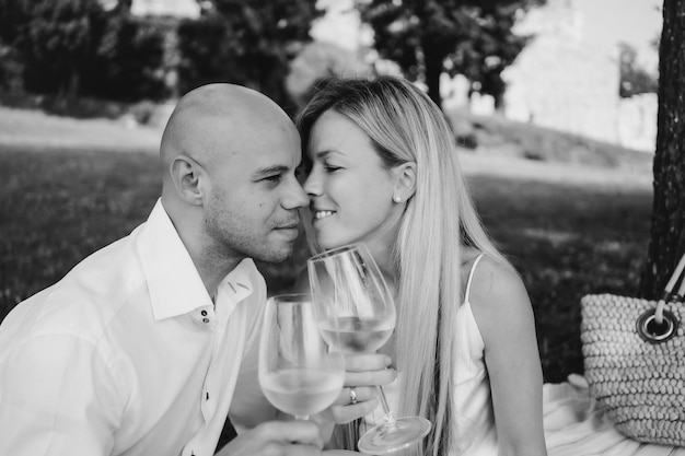 Portret młodej kobiety i mężczyzny