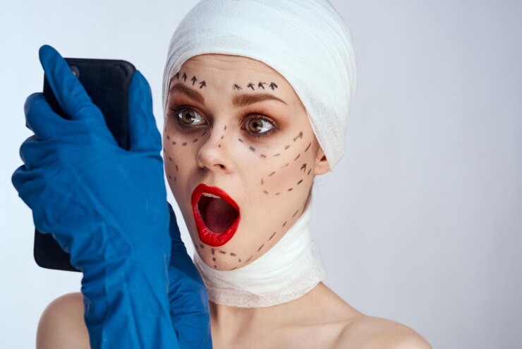 Zdjęcie portret młodej kobiety w hidżabie na białym tle