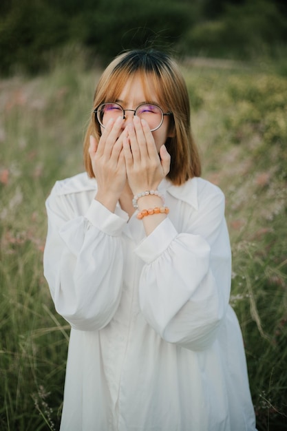 Zdjęcie portret młodej kobiety w kapeluszu