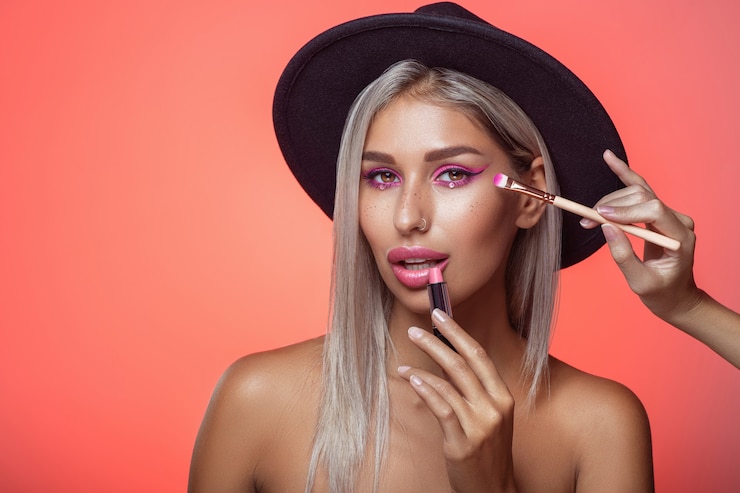Zdjęcie portret piękna młoda kobieta z makijażem