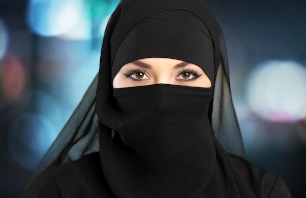 Portret piękna Muzułmańska Arabska dziewczyna