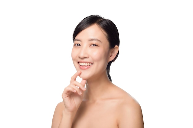 Portret pięknej młodej azjatyckiej kobiety koncepcja czystej, świeżej nagiej skóry ze ścieżką przycinającą