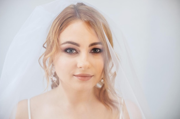 Portret pięknej młodej kobiety