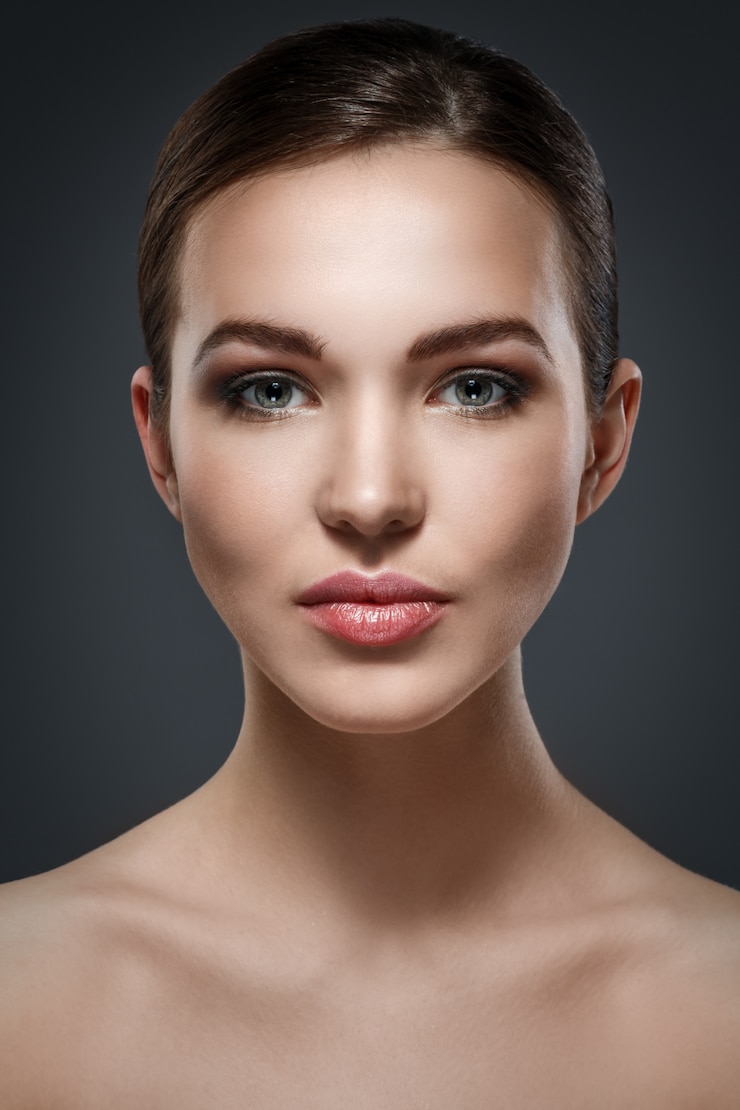 Zdjęcie portret pięknej młodej kobiety