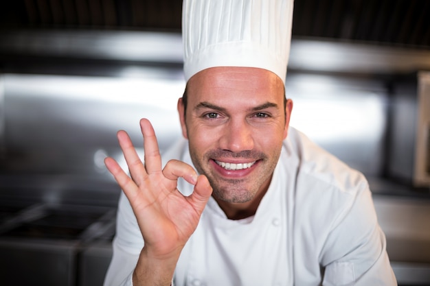 Portret Pokazuje Ok Szczęśliwy Szef Kuchni Podpisuje Wewnątrz Kuchnię