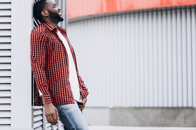 Portret Przystojny Afro Amerykański Mężczyzna Nosi Casual Ubrania