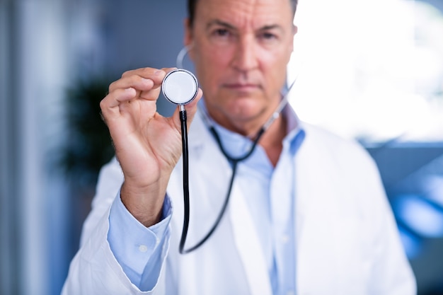 Portret samiec lekarki mienia stetoskop