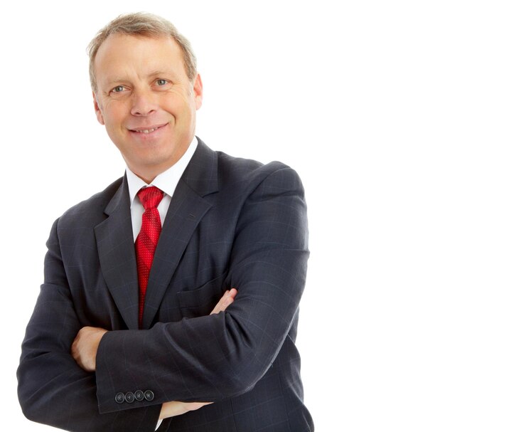 Zdjęcie portret skrzyżowane ręce i biznesmen w studio na białym tle na makiecie białego tła stań twarzą w twarz z dyrektorem generalnym i dojrzałym dumnym i szczęśliwym męskim przedsiębiorcą z kanady z misją wizji i nastawieniem na sukces