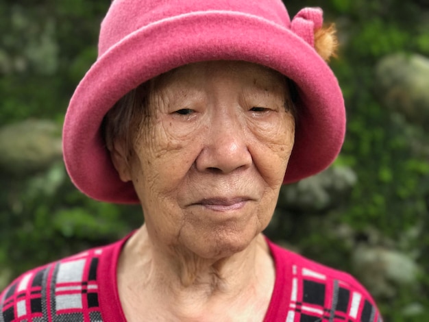 Zdjęcie portret starszej kobiety z bliska