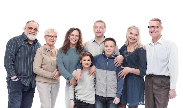 Zdjęcie portret szczęśliwej dużej rodziny na białym tle