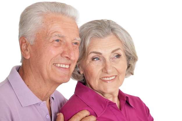 Portret szczęśliwej pary starszych na białym tle