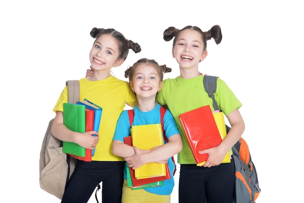 Portret trzech ślicznych małych dziewczynek trzymających książki