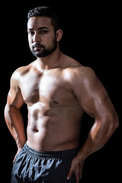 Portret ufny bodybuilder mężczyzna