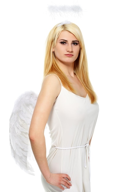 Portret uroczej blondyny ze skrzydłami anioła