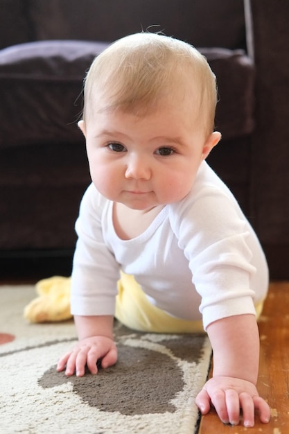 Portret uroczej dziewczynki