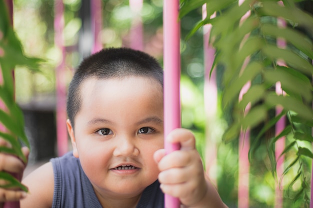 Portret uśmiecha się azjatycki dziecko