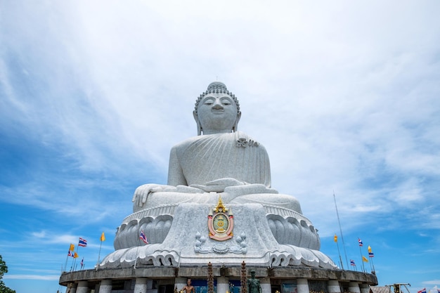 Posąg biały wielki Budda słynny