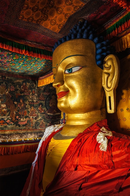 Posąg Buddy Sakyamuni W Shey Gompa