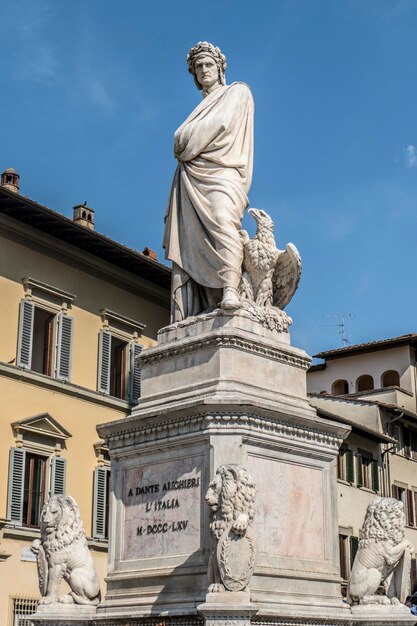 Zdjęcie posąg dantego we florencji