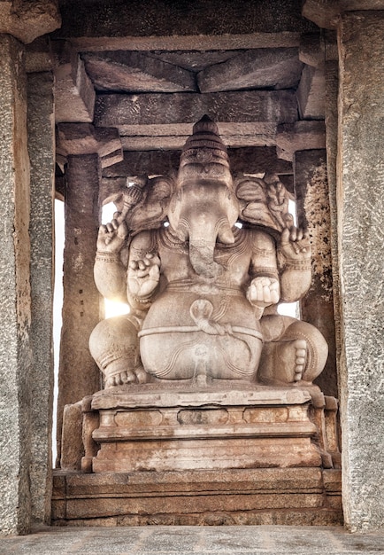 Posąg Ganesha w Hampi