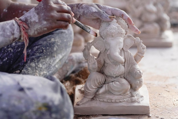 Posąg Lorda Ganesha Wykonany z gipsu paryskiego bez koloru