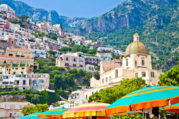 Positano to wieś i gmina na wybrzeżu Amalfi (Costiera Amalfitana), w Kampanii we Włoszech.