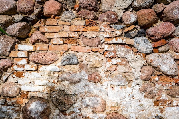 Powierzchnia starego muru ogromnych kamieni zniszczonego starożytnego budynku