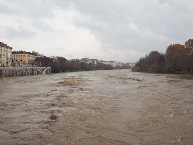 Powódź rzeki Pad w Turynie