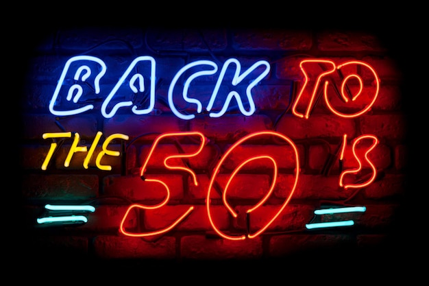 Powrót do neonów z lat 50