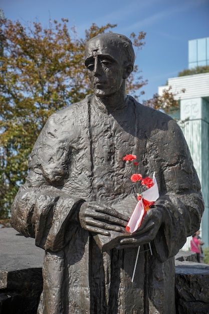 Zdjęcie powstańcy pomnik polskich bojowników powstania warszawskiego w warszawie polska