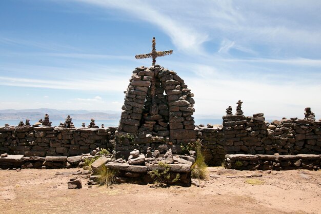 Pozostałości archeologiczne Inków na wyspie Taquile na jeziorze Titicaca w Peru