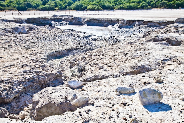 Pozzuoli, Włochy. Obszar Solfatara, wciąż czynny krater wulkaniczny.