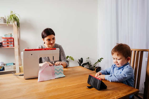 Praca razem z dziećmi podczas blokowania i nauki online