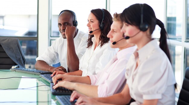 Pracownicy biznesowi w call center