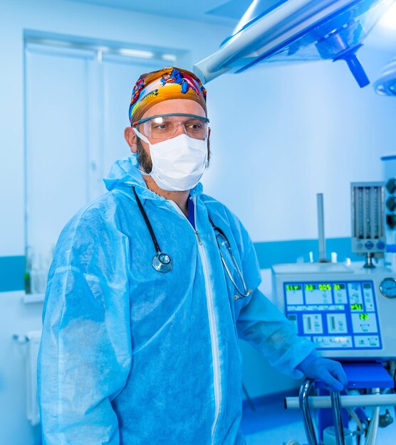 Pracownik służby zdrowia Lekarze na oddziale intensywnej terapii Wentylacja płuc tlenem