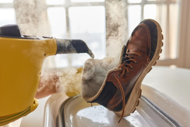 Pranie brudne czyszczenie butów odkurzaczem parowym