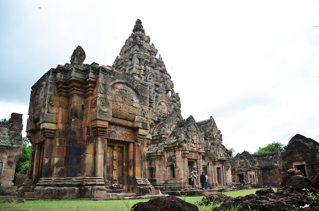 Prasat Hin Phanom Rung Kamienny zamek Budynek sanktuarium Khmer Hindu Temple w stylu Phanom Rung Historical Park dla Tajów podróżujących z zagranicy wizyta w mieście Prakhon Chai w Buriram Tajlandia