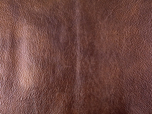 Prawdziwa ciemnobrązowa skóra bydlęca tekstura tło. Zdjęcie makro
